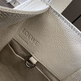 Loewe Мягкая зернистая телячья кожа. 