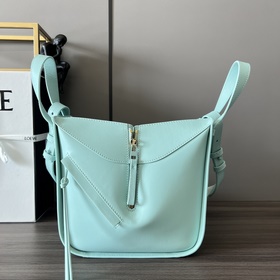 Loewe Сумка Hammock из атласной теляч