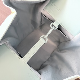 Loewe Сумка Hammock из атласной теляч