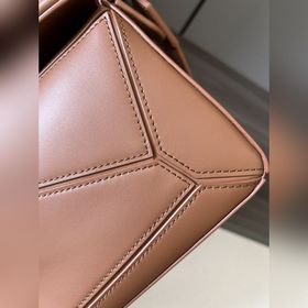 Loewe  Сумка Puzzle из атласной теляч