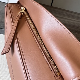 Loewe  Сумка Puzzle из атласной теляч
