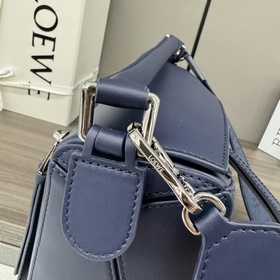 Loewe  Сумка Puzzle из атласной кожи 