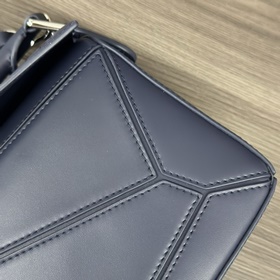 Loewe  Сумка Puzzle из атласной кожи 