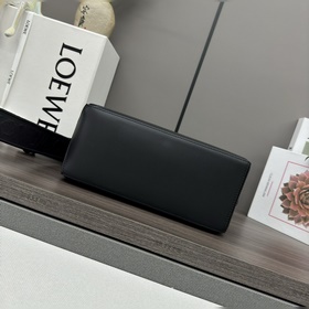 Loewe  Сумка Puzzle из атласной кожи 