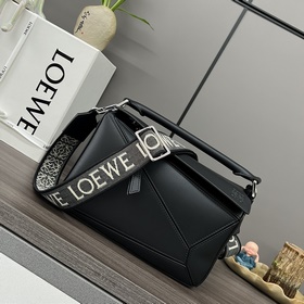 Loewe  Сумка Puzzle из атласной кожи