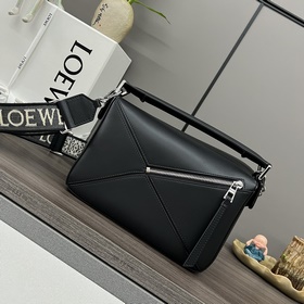 Loewe  Сумка Puzzle из атласной кожи 