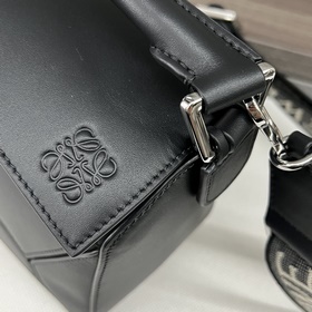 Loewe  Сумка Puzzle из атласной кожи 