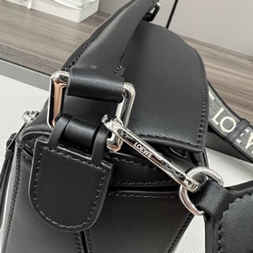 Loewe  Сумка Puzzle из атласной кожи 