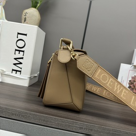 Loewe  Сумка Puzzle из атласной кожи 
