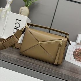 Loewe  Сумка Puzzle из атласной кожи 