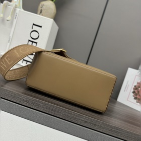 Loewe  Сумка Puzzle из атласной кожи 