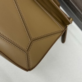 Loewe  Сумка Puzzle из атласной кожи 