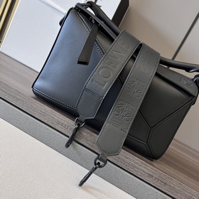 Сумка Loewe Puzzle из атласной телячье