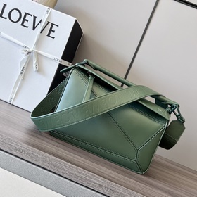 Сумка Loewe Puzzle из атласной телячье