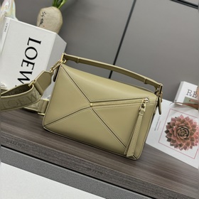 Loewe  Сумка Puzzle из атласной кожи 