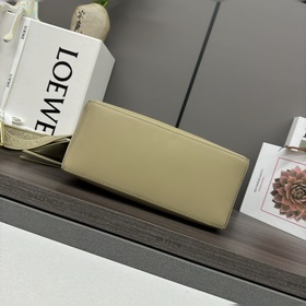 Loewe  Сумка Puzzle из атласной кожи 