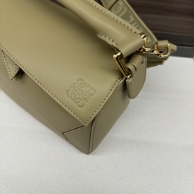 Loewe  Сумка Puzzle из атласной кожи 