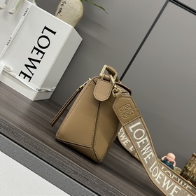Loewe  Сумка Puzzle из атласной кожи 