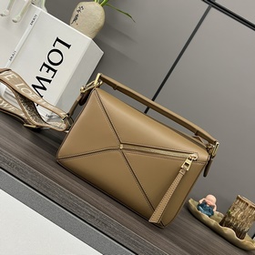 Loewe  Сумка Puzzle из атласной кожи 