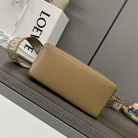 Loewe  Сумка Puzzle из атласной кожи 