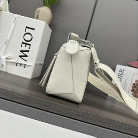 Loewe  Сумка Puzzle из атласной кожи 