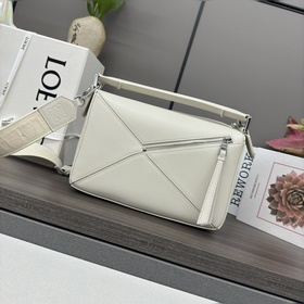 Loewe  Сумка Puzzle из атласной кожи 