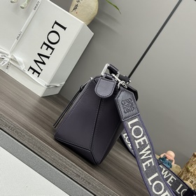 Loewe  Сумка Puzzle из атласной кожи 