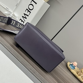 Loewe  Сумка Puzzle из атласной кожи 