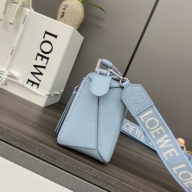 Loewe  Сумка Puzzle из атласной кожи 
