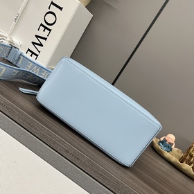 Loewe  Сумка Puzzle из атласной кожи 