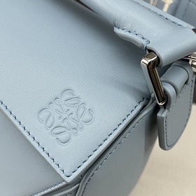 Loewe  Сумка Puzzle из атласной кожи 