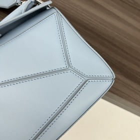 Loewe  Сумка Puzzle из атласной кожи 