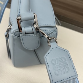 Loewe  Сумка Puzzle из атласной кожи 