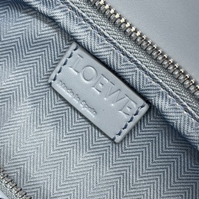 Loewe  Сумка Puzzle из атласной кожи 