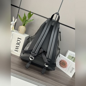 Loewe Большой рюкзак из натуральной к