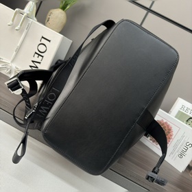 Loewe Большой рюкзак из натуральной к