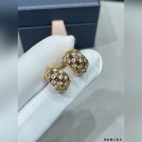 Сережки L7881 LV в клетку отличаются л
