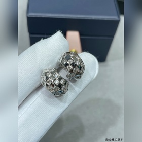 Сережки L7881 LV в клетку отличаются л
