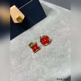 L1126 L1122 L1128 — праздничные серьги