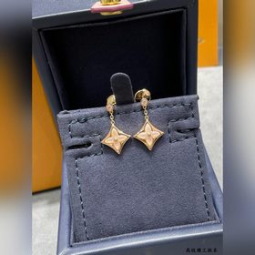 Серьги LV из перламутра с покрытием из