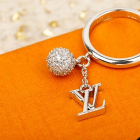 [Кольцо LV Monogram с бриллиантами] О