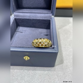 Кольцо L2110 LV с широким узором «шахм