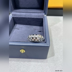 Кольцо L2110 LV с широким узором «шахм