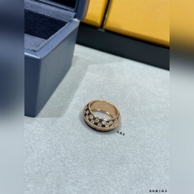 Кольцо L2110 LV с широким узором «шахм