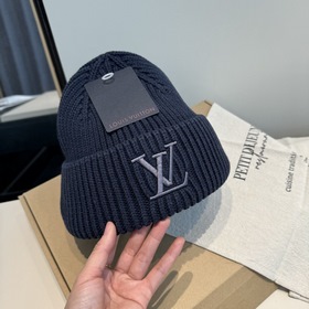 Бейсболка Louis Vuitton. Новая вязаная