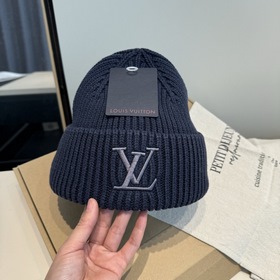 Бейсболка Louis Vuitton. Новая вязаная