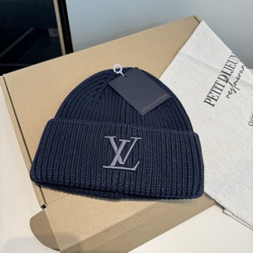 Бейсболка Louis Vuitton. Новая вязаная