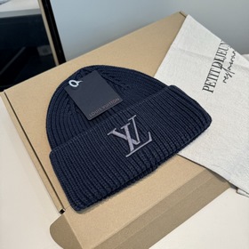 Бейсболка Louis Vuitton. Новая вязаная