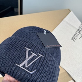 Бейсболка Louis Vuitton. Новая вязаная