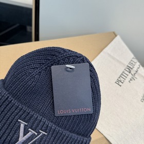 Бейсболка Louis Vuitton. Новая вязаная